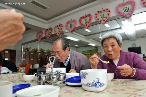 Chinees verpleegtehuis betaalt voor bezoek